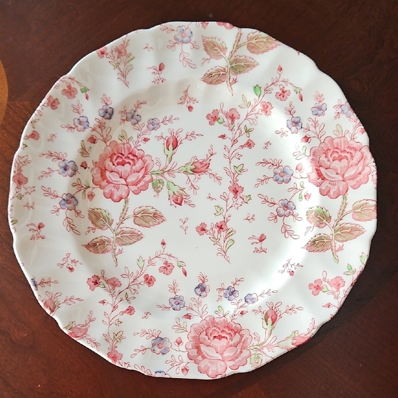 Vintage Johnson Bros Rose Chintz Dinner Plate - Picture 1 of 3